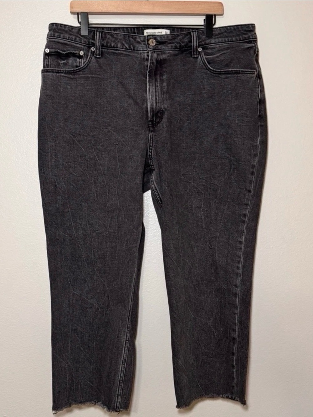 Abercrombie Curve Love Mom Jeans 16 Black High Rise Raw Hem Cropped